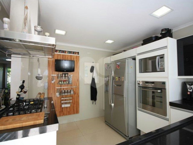 Casa à venda com 4 quartos, sendo 2 suítes,  no condomínio Melbourne Residence, São Paulo - SP