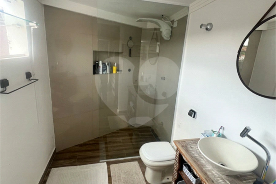 Sobrado à venda com 3 quartos, sendo 1 suíte,  em Vila Irmãos Arnoni, São Paulo, SP