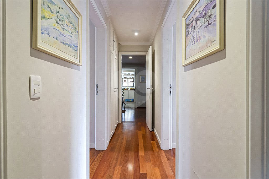 Apartamento à venda com 4 quartos, sendo 2 suítes, em Moema, São Paulo, SP