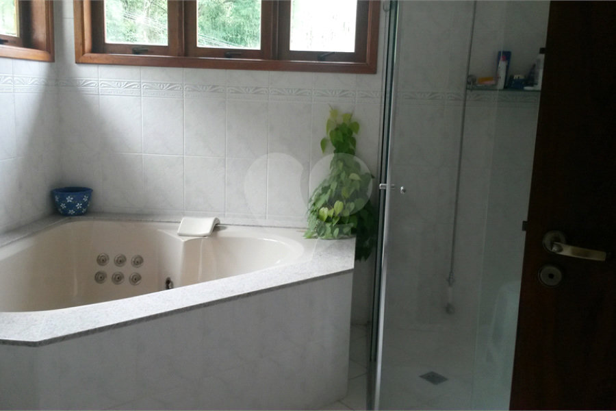 Casa à venda com 4 quartos, sendo 2 suítes, no condomínio Alpes da Cantareira, Mairiporã - SP