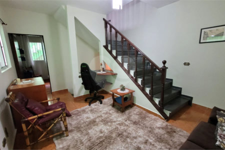 Casa à venda com 4 quartos, sendo 1 suíte, em Parque Maria Domitila, São Paulo, SP