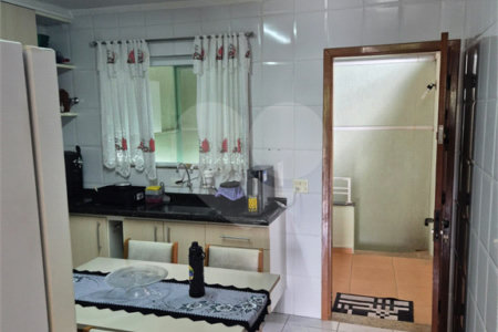 Sobrado à venda com 2 quartos, sendo 1 suíte, em Vila Nivi, São Paulo, SP