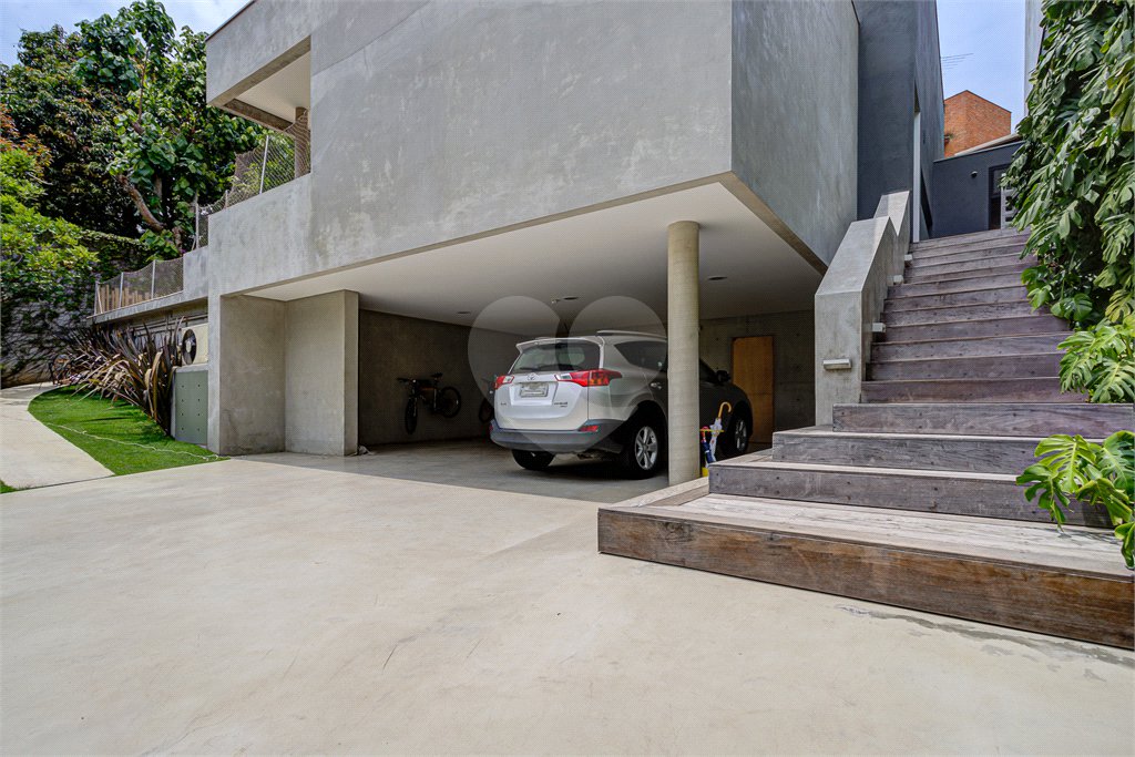 Casa à venda com 3 suítes em Alto da Boa Vista, São Paulo, SP