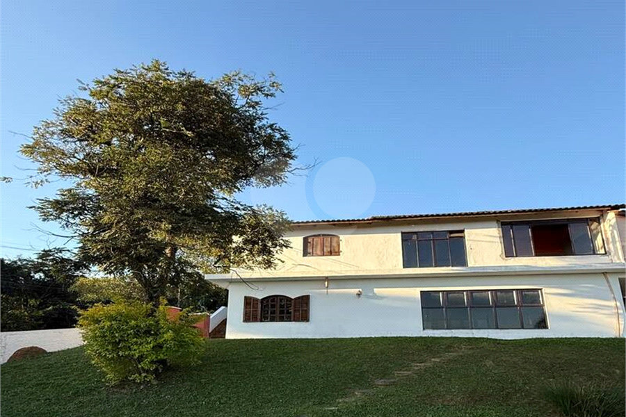 Casa à venda com 6 quartos, sendo 2 suítes, no condomínio Alpes de Mairiporã, Mairiporã - SP