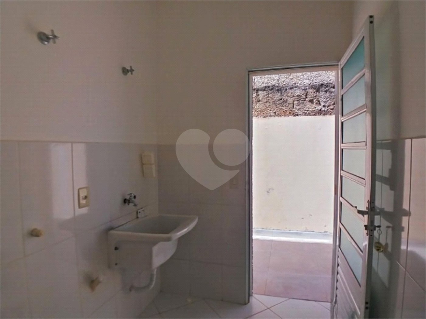 Casa à venda com 3 suítes no condomínio Terras de São Francisco, Vinhedo - SP