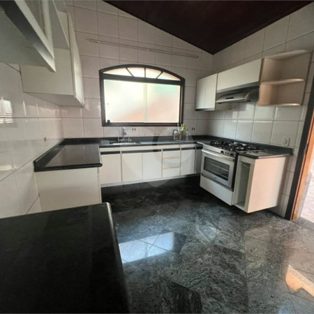Sobrado à venda ou para alugar com 3 quartos, sendo 2 suítes,  em Arujázinho Iv, Arujá, SP