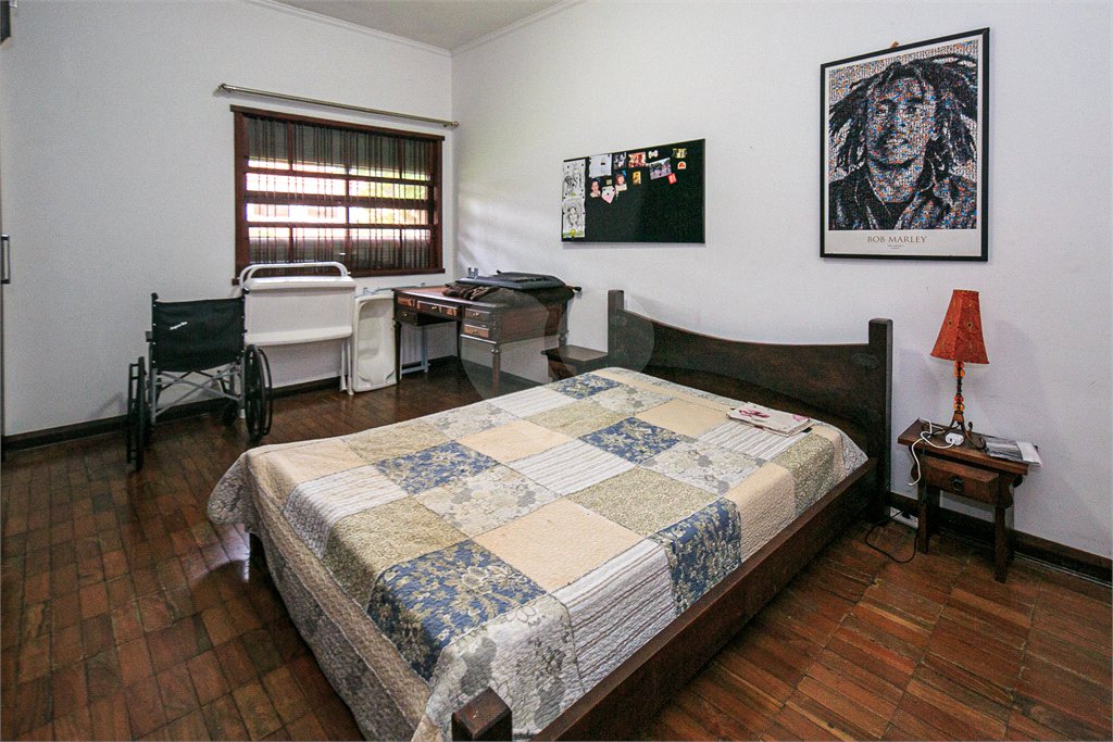 Casa Térrea à venda com 4 quartos, sendo 1 suíte, em Alto da Boa Vista, São Paulo, SP