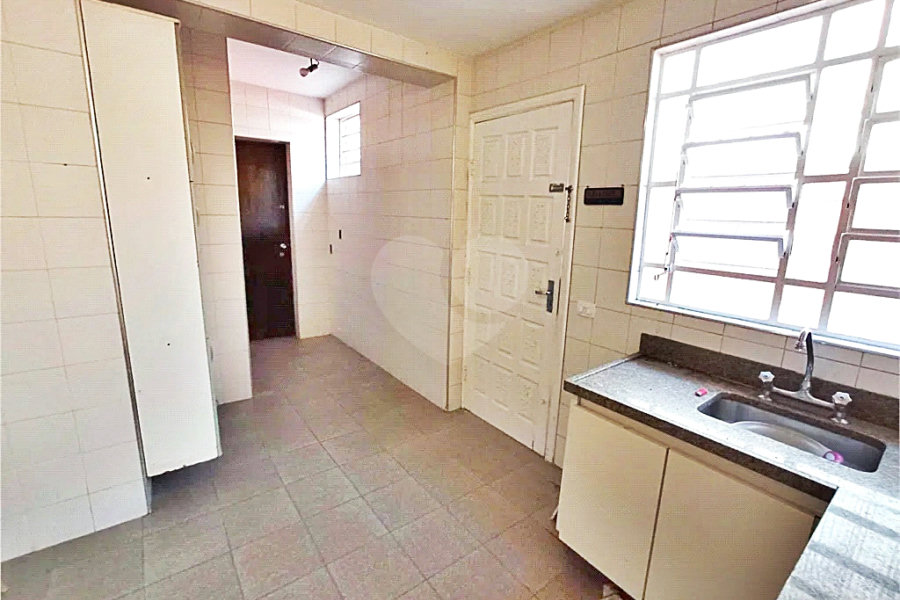 Casa Santa Teresinha | 4 Suítes | 280m² | 3 Vagas | Excelente Localização
