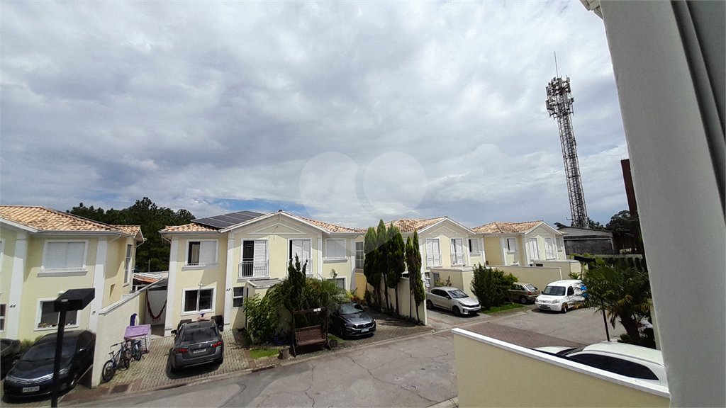 Casa à venda com 3 quartos, sendo 1 suíte, no condomínio Residencial Jardins, São Bernardo do Campo - SP