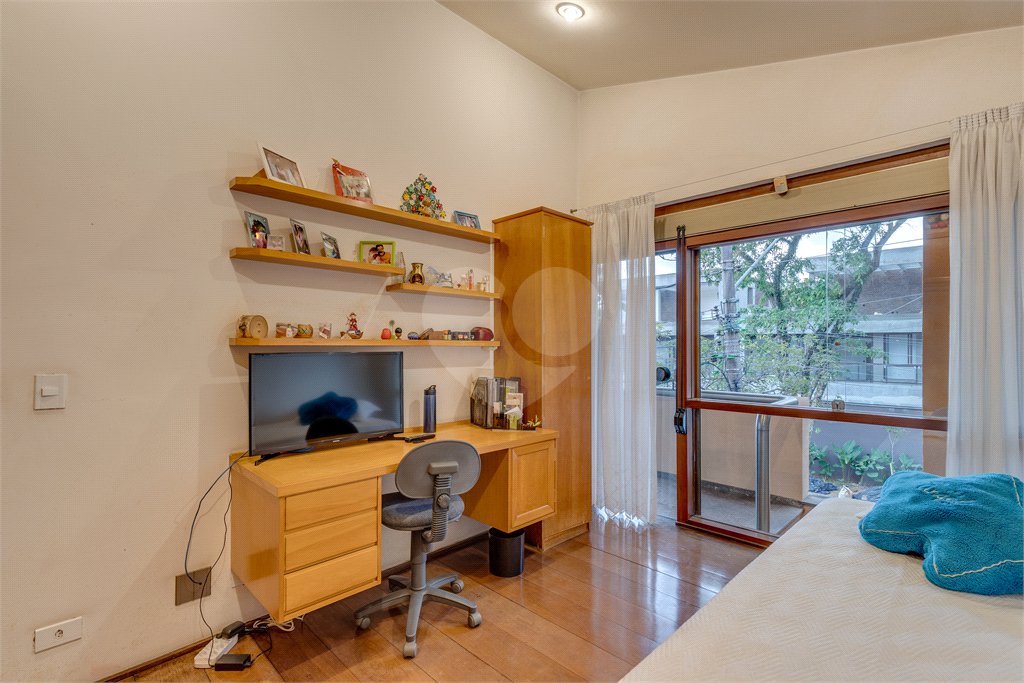 Casa à venda com 5 quartos, sendo 4 suítes, em Alto da Boa Vista, São Paulo, SP