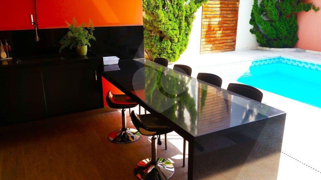 Casa à venda com 4 suítes em Granja Julieta, São Paulo, SP