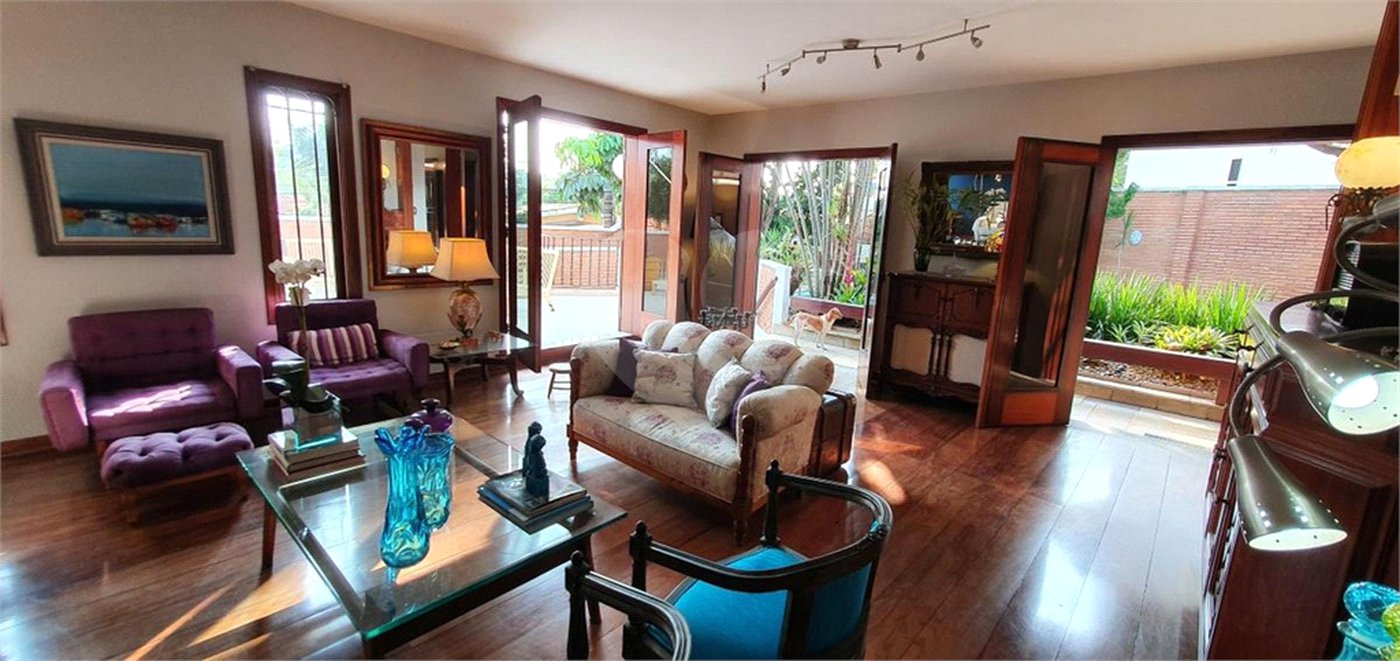 Casa à venda com 5 suítes em Jardim Leonor, São Paulo, SP
