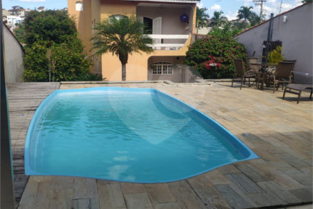 Sobrado à venda com 4 quartos, sendo 1 suíte, em Chácara Jafet, Mogi das Cruzes, SP