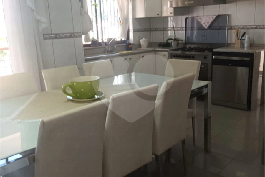 Sobrado à venda com 4 quartos, sendo 1 suíte, em Tremembé, São Paulo, SP