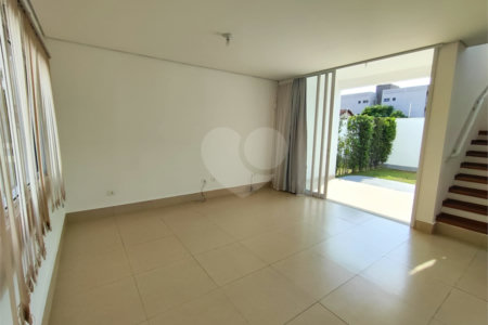 Casa de Vila à venda com 3 quartos, sendo 1 suíte, em Loteamento Jardim Morumbi, Atibaia, SP