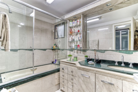 Apartamento à venda com 4 quartos, sendo 3 suítes, em Alto da Boa Vista, São Paulo, SP