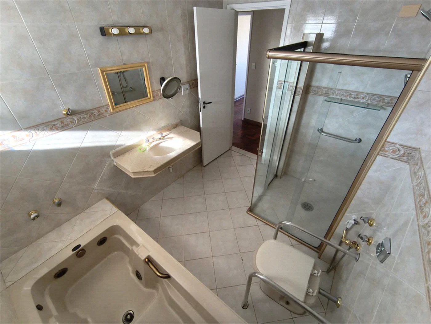Apartamento à venda com 3 quartos, sendo 1 suíte, em Lapa, São Paulo, SP