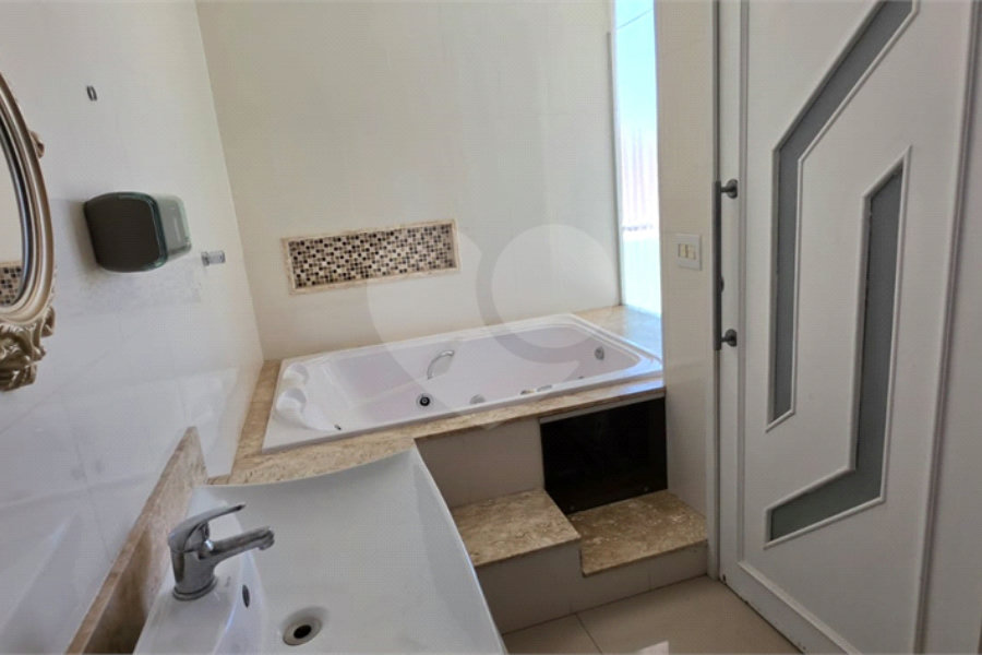 Casa Térrea à venda ou para alugar com 8 quartos, sendo 4 suítes, em Vila Pereira Barreto, São Paulo, SP