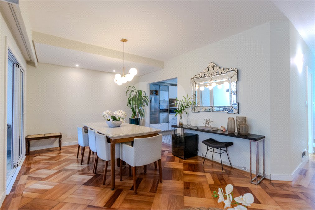 Casa à venda com 5 quartos, sendo 3 suítes, no condomínio Boulevard Saint Michael, São Paulo - SP
