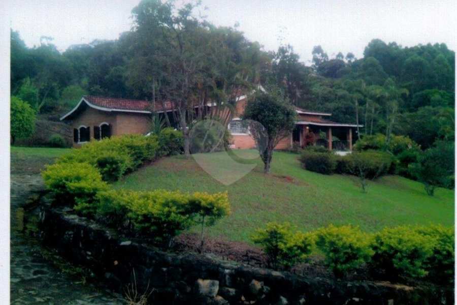Chácara à venda com 4 quartos, sendo 2 suítes, em Portão, Atibaia, SP