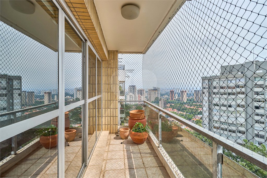 Cobertura à venda ou para alugar com 5 quartos, sendo 2 suítes, em Alto da Boa Vista, São Paulo, SP