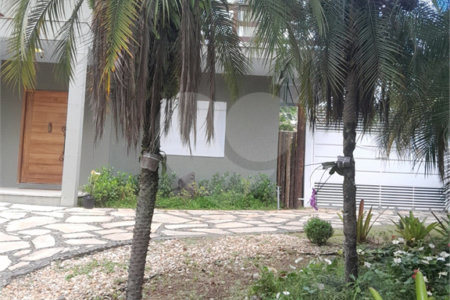 Casa à venda ou para alugar com 4 suítes em Chácaras São Carlos, Cotia, SP