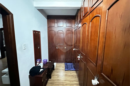 Sobrado à venda com 4 quartos, sendo 2 suítes, em Vila Júlia, Poá, SP