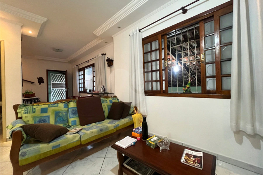 Sobrado à venda com 3 quartos, sendo 1 suíte, em Vila Irmãos Arnoni, São Paulo, SP