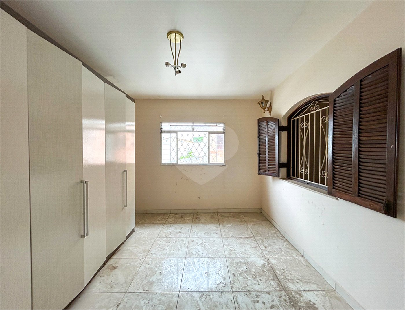 Sobrado à venda com 4 quartos, sendo 3 suítes, em Vila Libanesa, São Paulo, SP