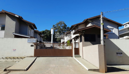 Casa à Venda no Condomínio Villaggio Siriema II – Conforto e Segurança em Atibaia
