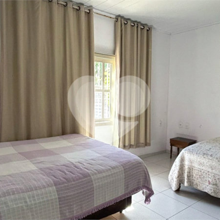 Casa à venda com 3 quartos, sendo 1 suíte, no Centro, Santa Cruz Cabrália, BA