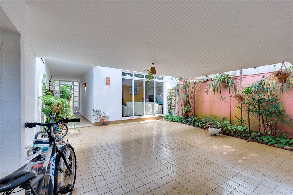 Casa de Vila à venda com 3 quartos, sendo 1 suíte, em Alto da Boa Vista, São Paulo, SP