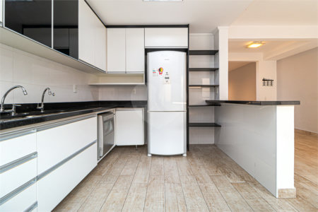 Casa à venda com 4 quartos, sendo 2 suítes, no condomínio Vila das Andorinhas, São Paulo - SP
