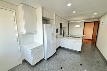 Cobertura à venda ou para alugar com 5 quartos, sendo 4 suítes, em Santo Amaro, São Paulo, SP