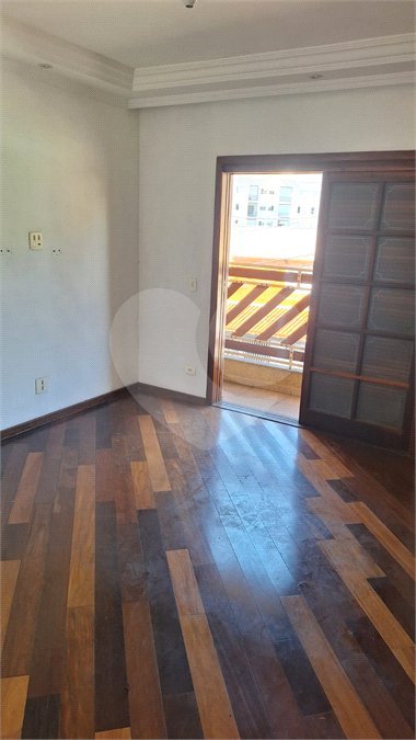 Sobrado para alugar com 4 quartos, sendo 3 suítes, em Vila Nivi, São Paulo, SP