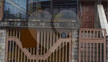 Sobrado à venda com 3 quartos em Vila Irmãos Arnoni, São Paulo, SP