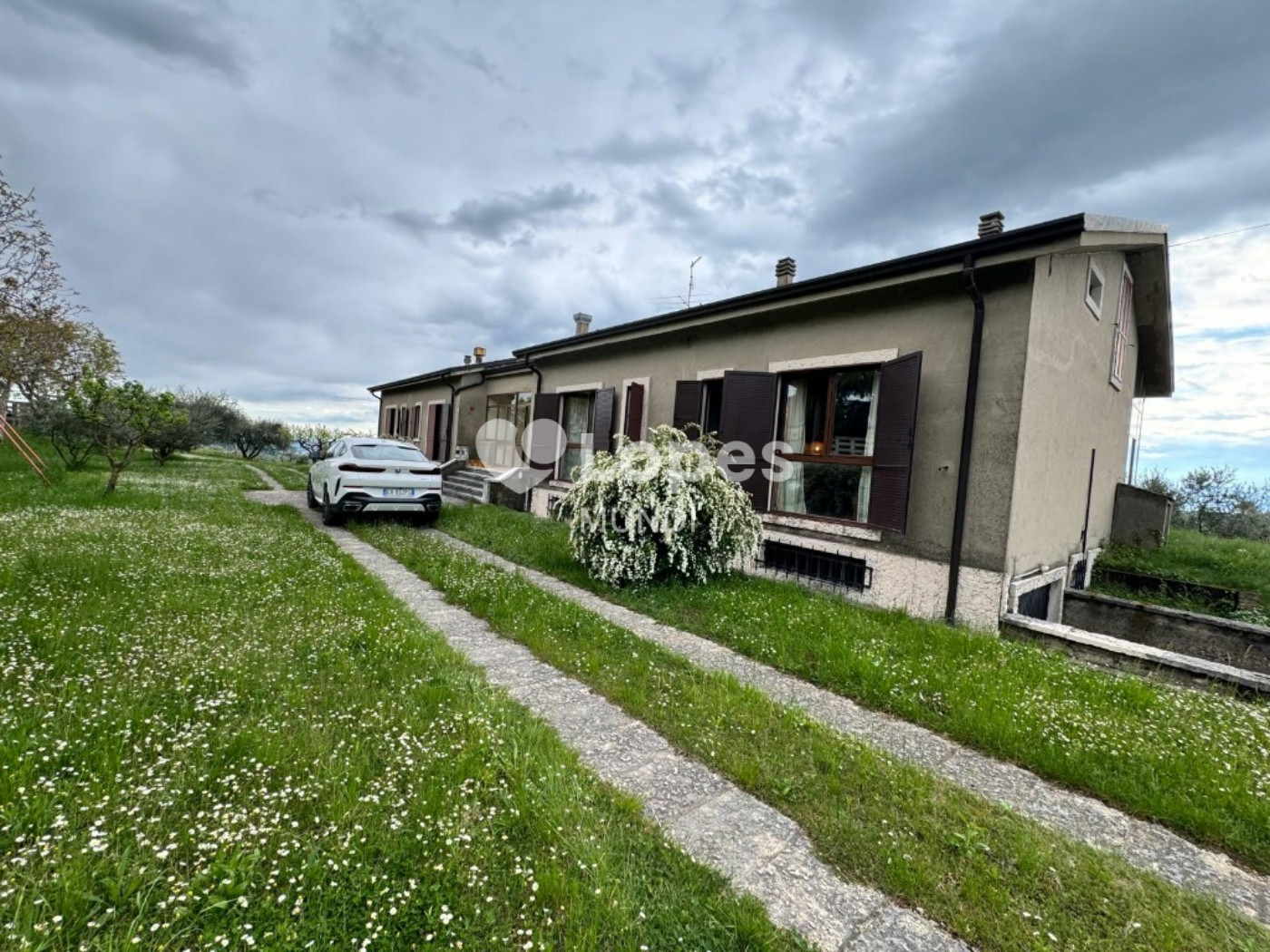 Casa multifamiliar à venda em Verona, Itália – 3 unidades e 12.000 m²