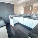 Casa com Suíte Master, Closet, Piscina e Espaço Gourmet Próxima ao Parque Ecológico- 03 quartos -com quintal