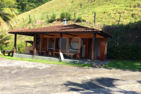 Fazenda à venda com 7 quartos, sendo 3 suítes, em Professor Souza, Casimiro de Abreu, RJ