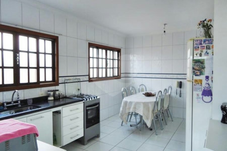 Sobrado à venda com 3 quartos, sendo 1 suíte, em Vila Constança, São Paulo, SP