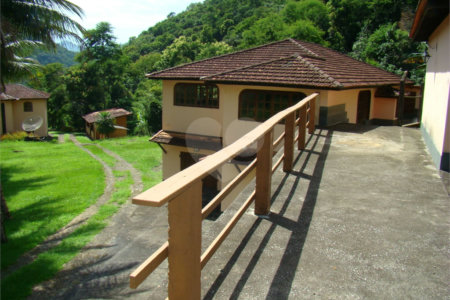 Fazenda à venda com 7 quartos, sendo 3 suítes, em Professor Souza, Casimiro de Abreu, RJ