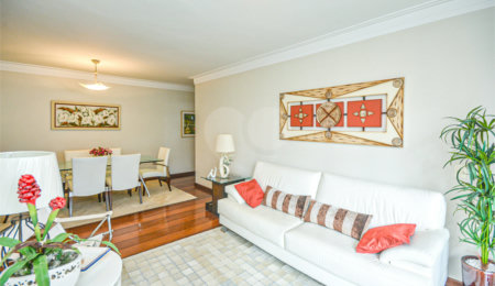 Apartamento à venda com 3 quartos, sendo 1 suíte,  em Moema, São Paulo, SP
