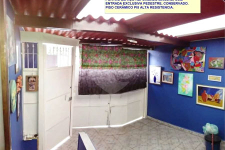 Casa à venda com 2 quartos, sendo 1 suíte, em Vila Dom Pedro I, São Paulo, SP