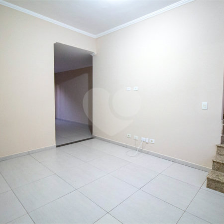 Casa à venda com 3 quartos, sendo 1 suíte, no condomínio Vilaregio, São Roque - SP