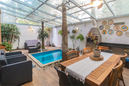 Casa à venda com 4 suítes no condomínio Vila Inglesa, São Paulo - SP