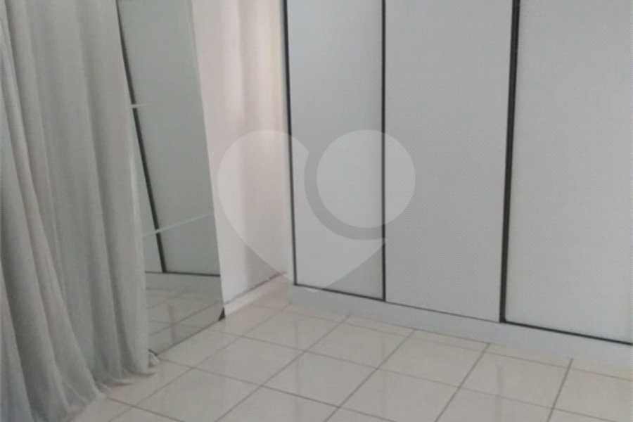 Sobrado à venda com 4 quartos, sendo 1 suíte, em Parque Edu Chaves, São Paulo, SP