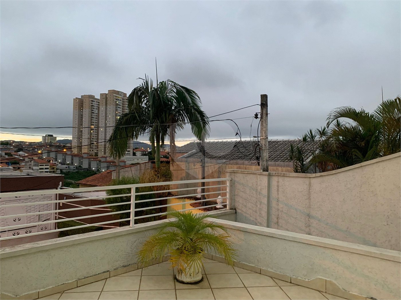 Sobrado à venda com 3 quartos, sendo 1 suíte, em Residencial Novo Horizonte I, Mogi das Cruzes, SP