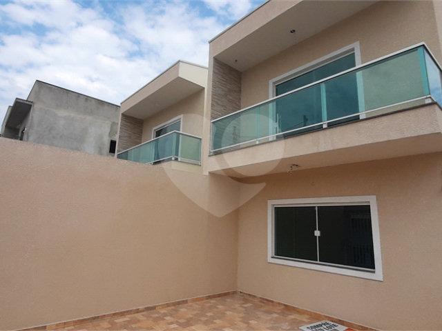 Sobrado à venda com 3 quartos, sendo 1 suíte,  em Laranjeiras, Caieiras, SP