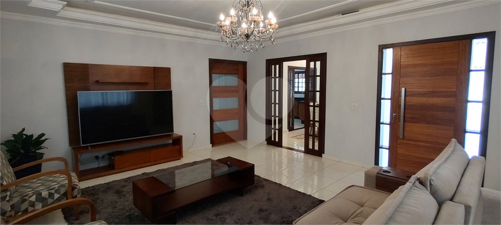 Casa à venda com 4 suítes no Centro, Extrema, MG
