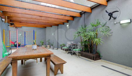 Casa à venda com 4 quartos, sendo 2 suítes, no condomínio Vila dos Ipês, São Paulo - SP